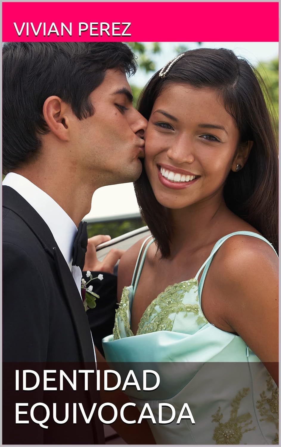 Identidad Equivocada book cover by Vivian Perez